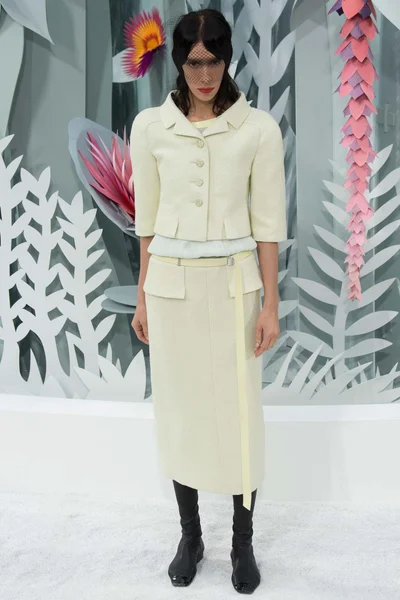 Look 18